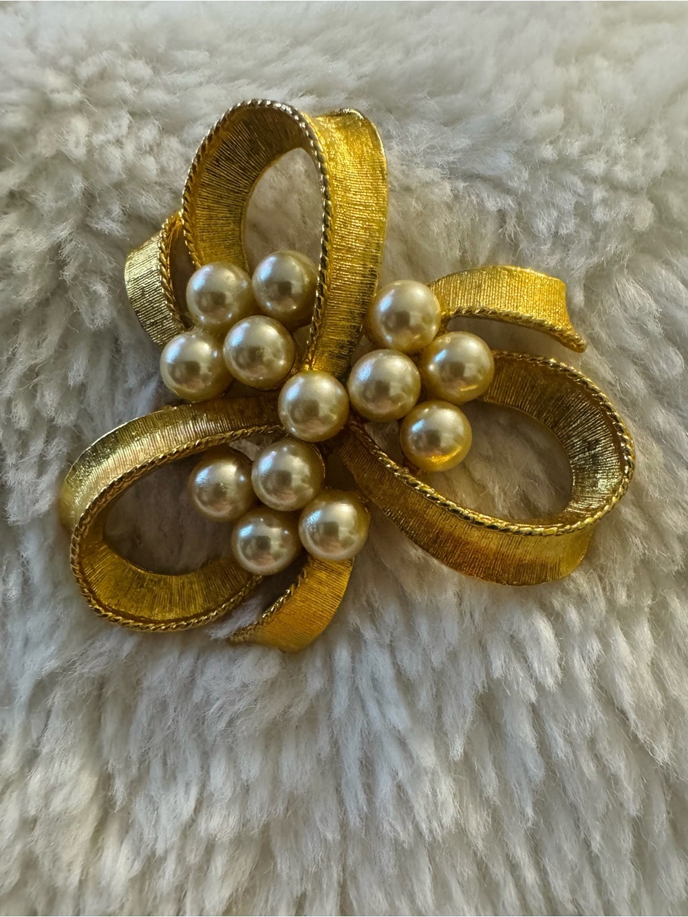 Vintage Gold Ribbon Pearl Cluster Brooch - Women Jewelry